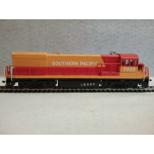 HO Scale Bachmann U36B Southern Pacific Locomotive #7030 - Swasey's Hardware & Hobbies