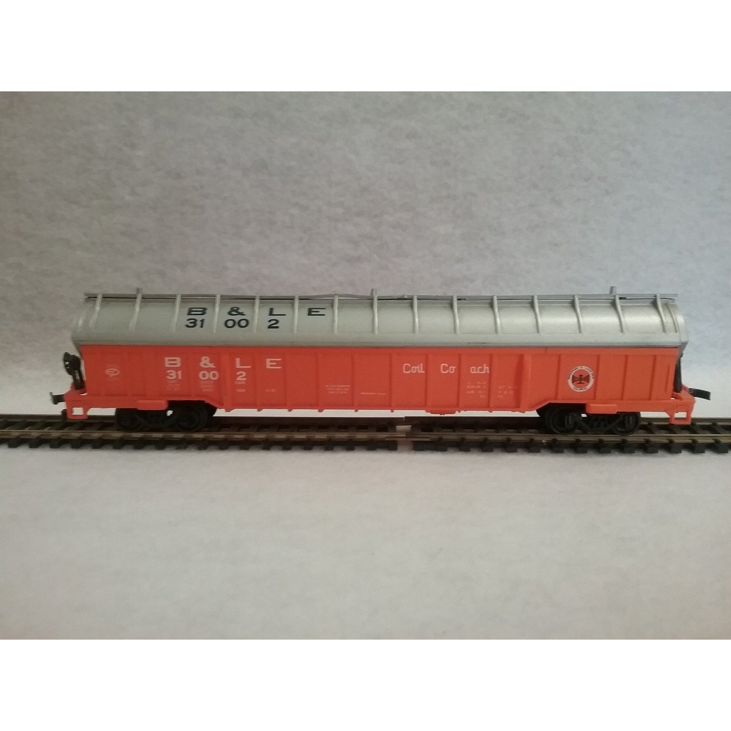 HO Scale Bachmann B & L E Covered Coil Gondola