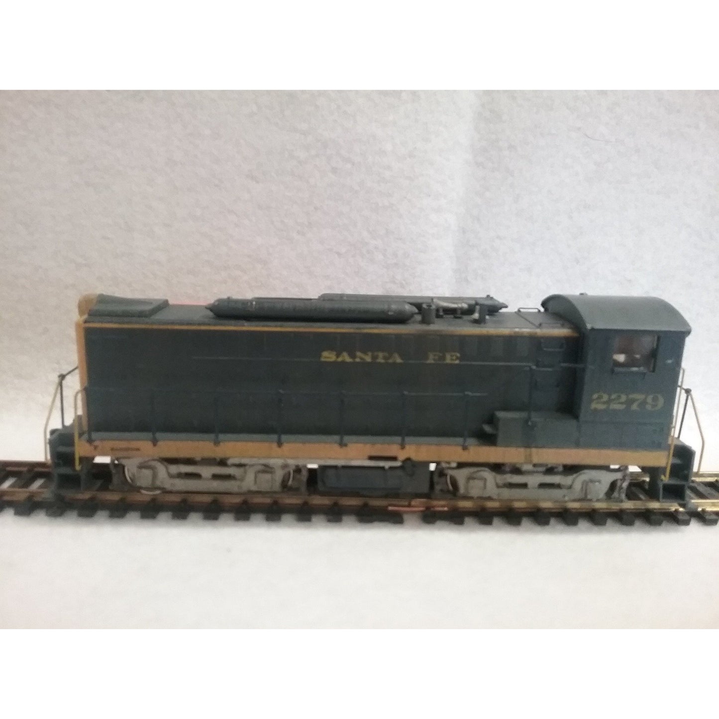 HO Scale Athearn Santa Fe Locomotive #2279