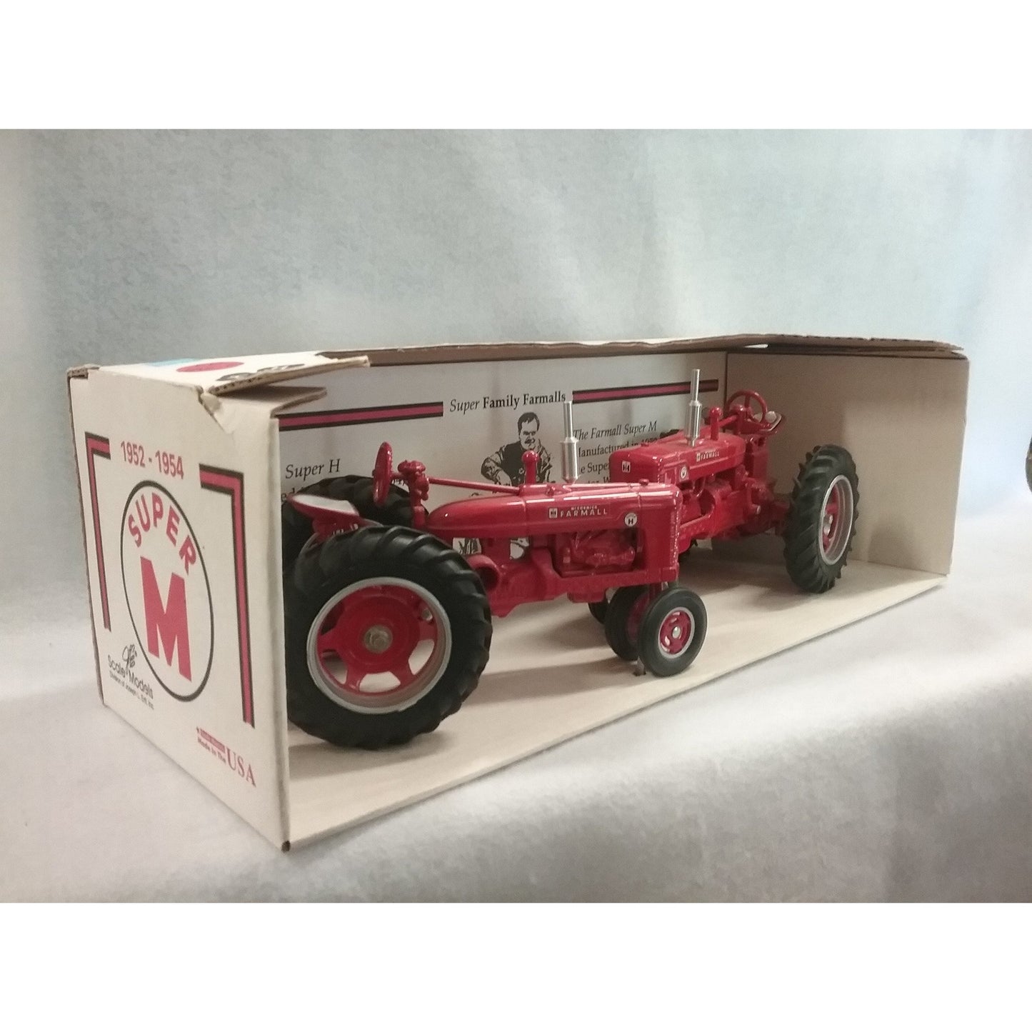 1/16 Scale ERTL Case Super "M" And Super "H" Tractor Set