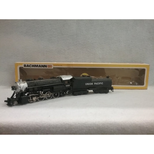 HO Scale Bachmann No.41-545-01 Mikado 2-8-2 Locomotive With Smoke Union Pacific No.2528