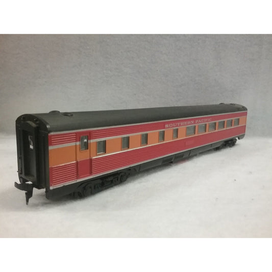 HO Scale Athearn Southern Pacific Daylight Passenger Car