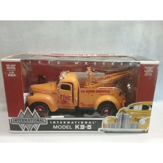 1/16 Scale Toy Trucker And Contractor No.40042 International 1948 Wrecker