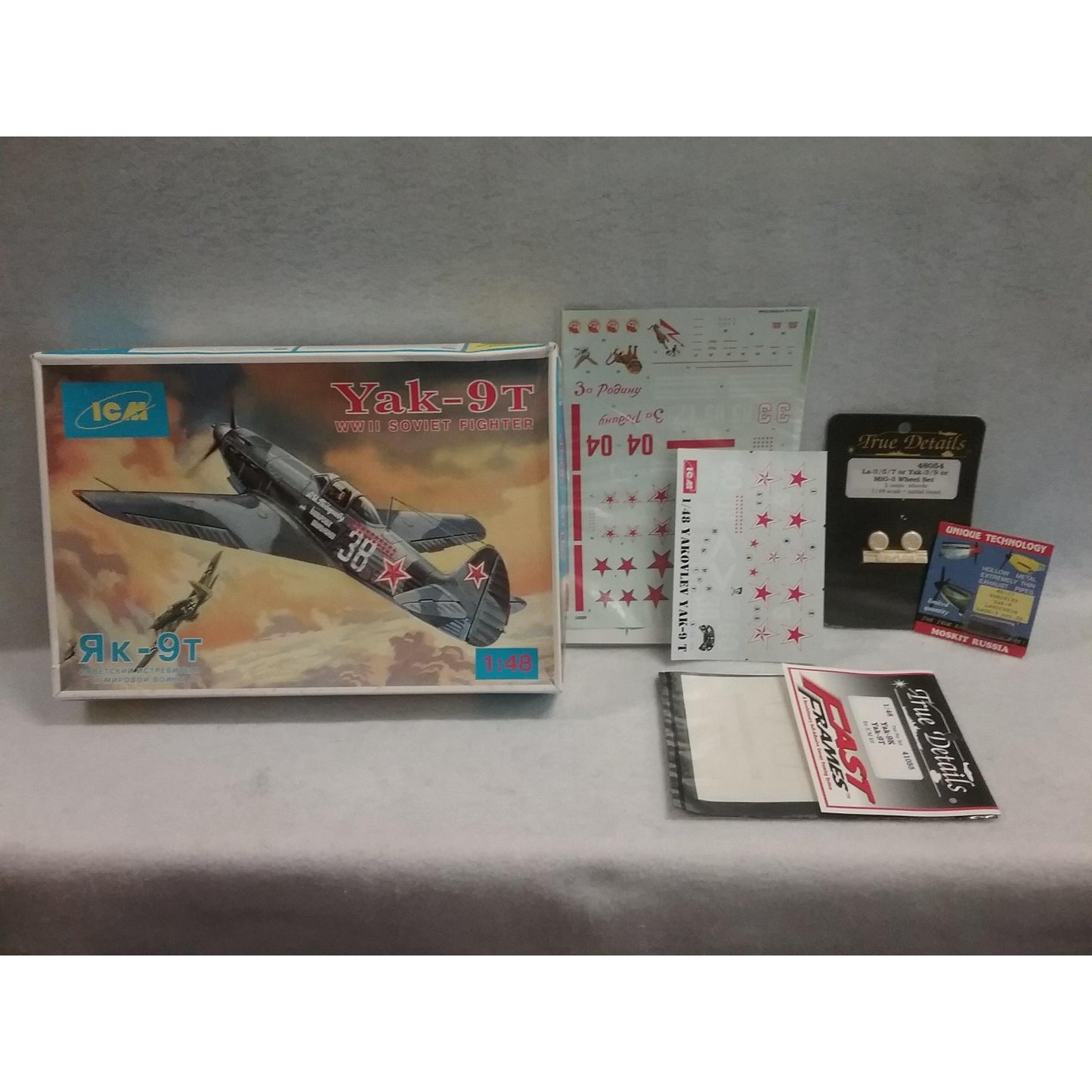 1/48 Scale ICM No.48012 Yak-9T-with extras