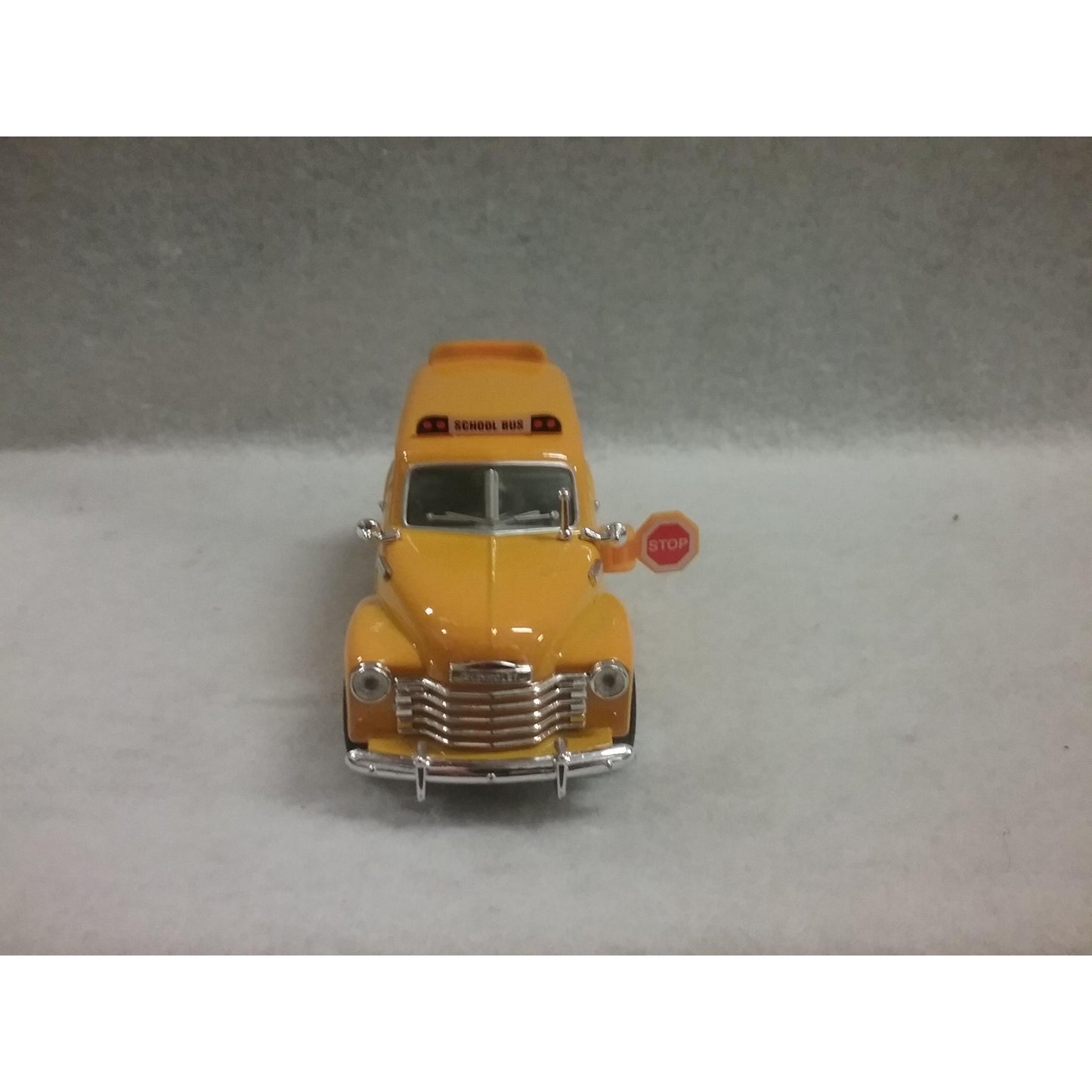 1/36 Scale Kinsmart 1950 Chevrolet Suburban Carryall