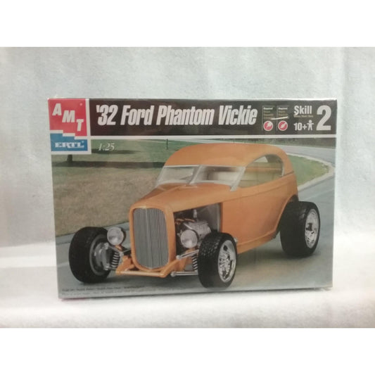 1/25 Scale AMT ERTL No.30089 '32 Ford Phantom "Vickie"