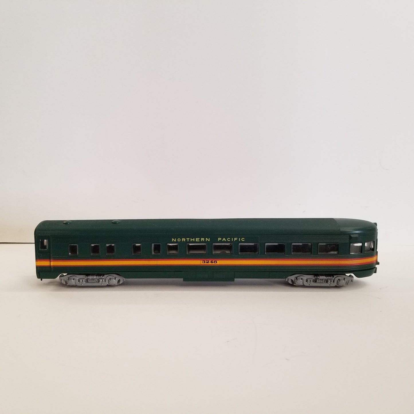 HO Scale Athearn Northern Pacific "North Coast Limited" Passenger Train Set