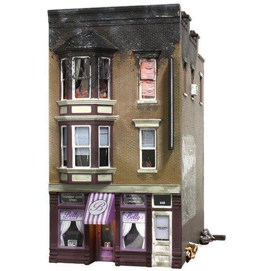 BR5051 HO Built-Up Betty's Burning Building