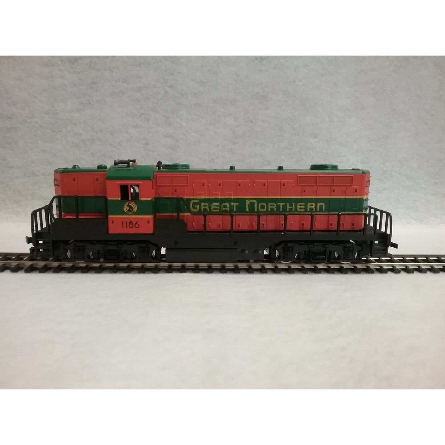 HO Scale AHM GP18 Great Northern Locomotive #1186 - Swasey's Hardware & Hobbies