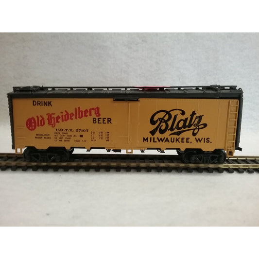 HO Scale Athearn Blatz Beer Refrigerator Car