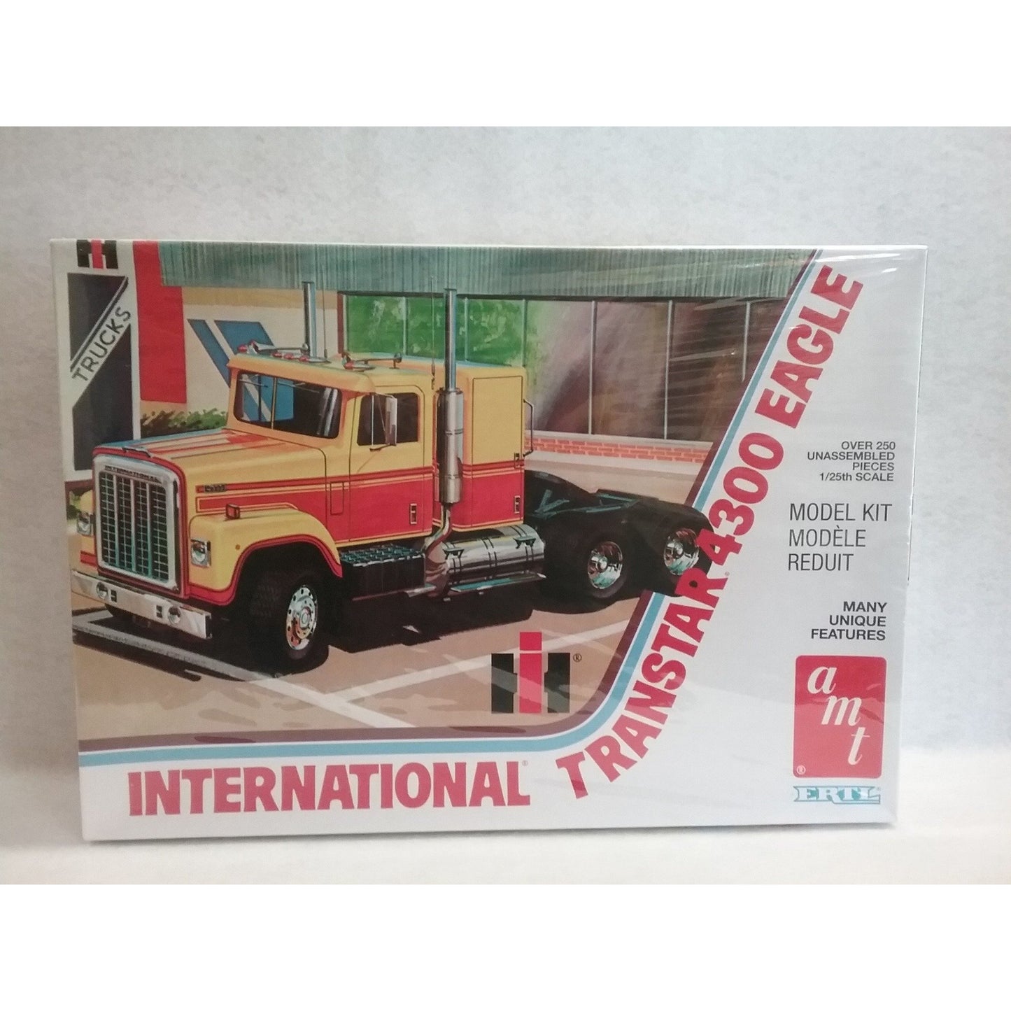 1/25 Scale AMT ERTL International Transtar 4300 Eagle