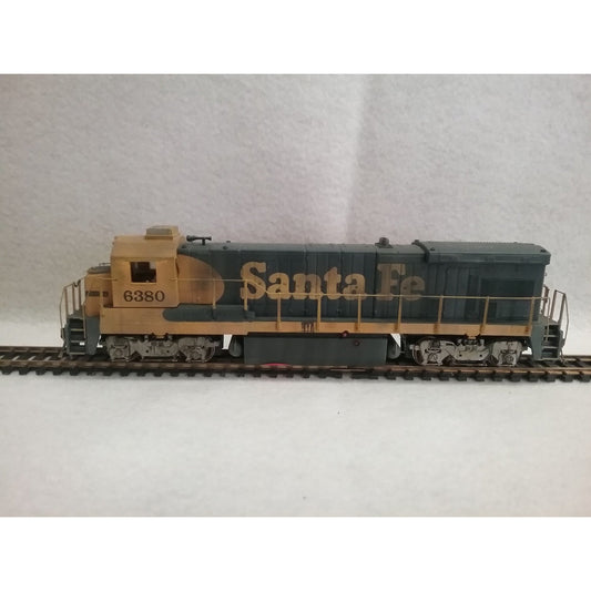 HO Scale Bachmann Santa Fe Locomotive #6380