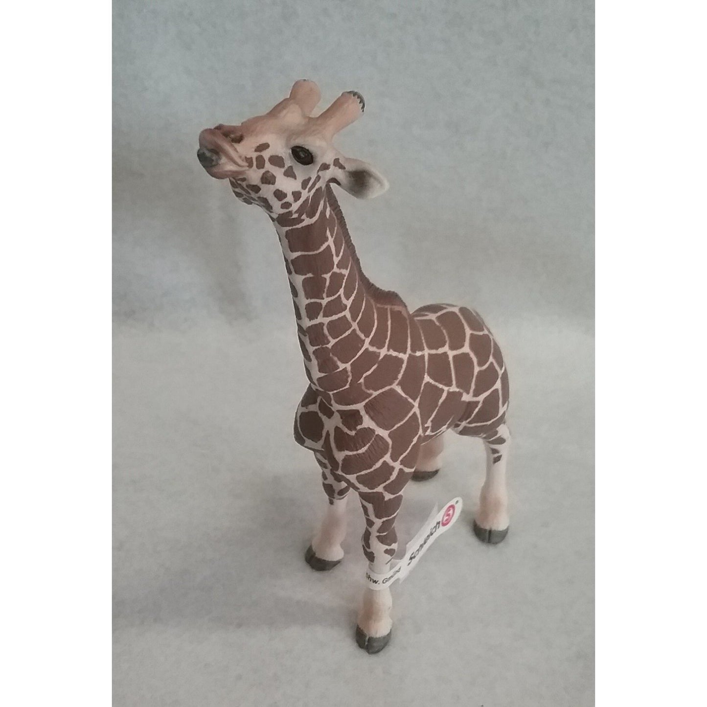 Schleich 14389 RETIRED Male Giraffe Eating