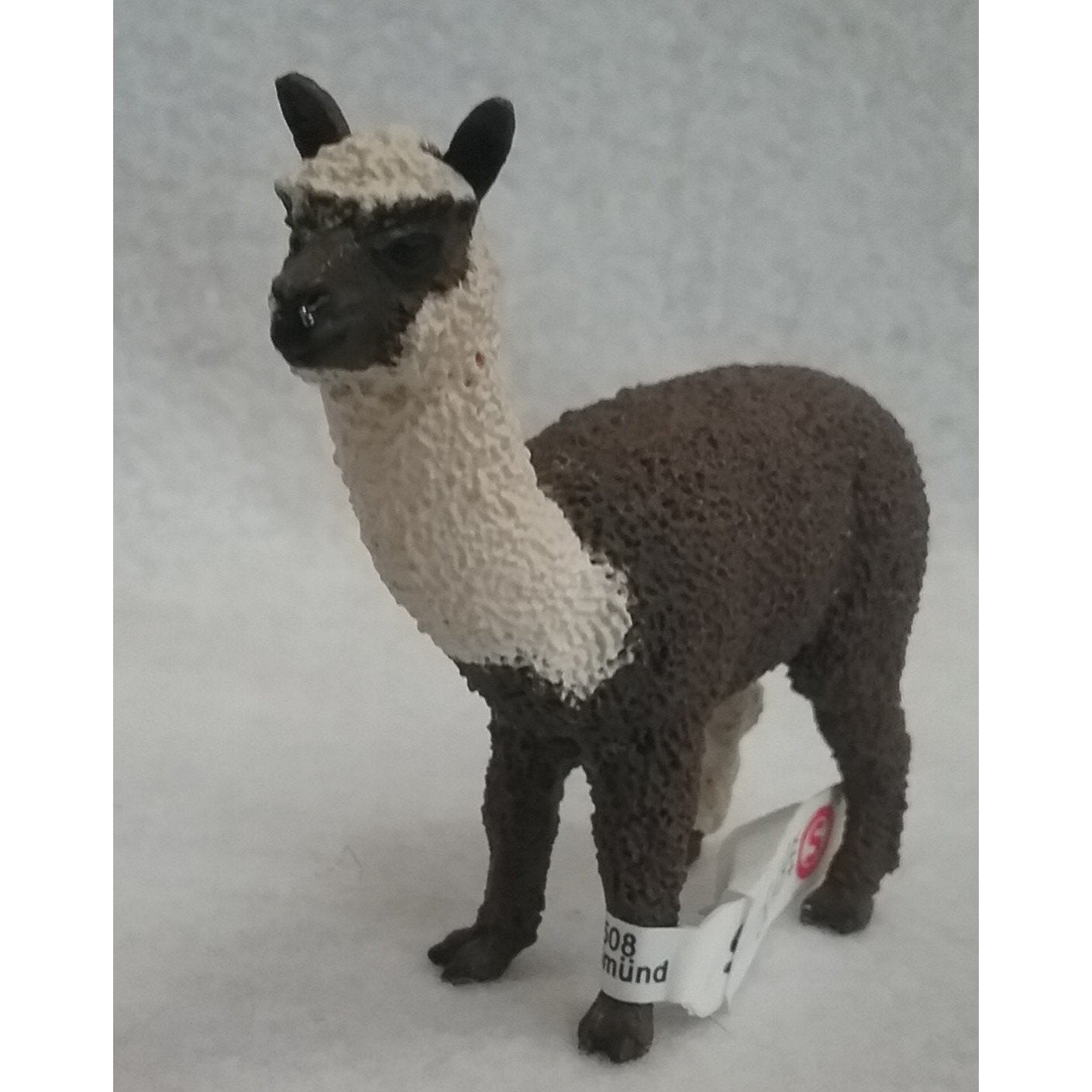 Schleich 13704 RETIRED Female Alpaca Mare