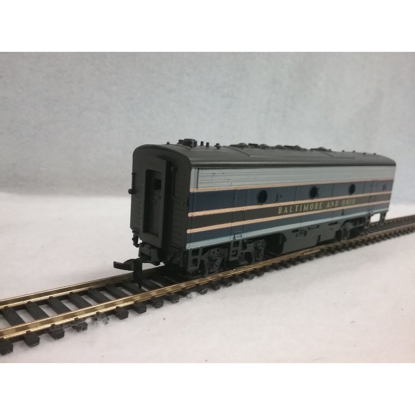 HO Scale Athearn Baltimore And Ohio Unpowered B-Unit