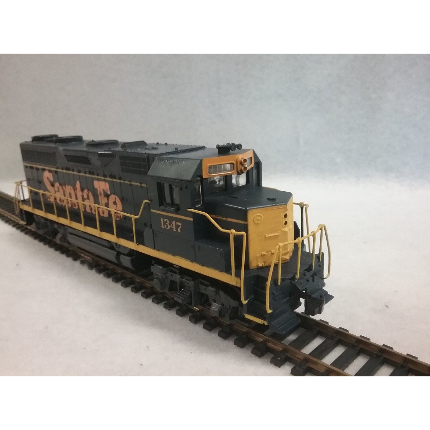 HO Scale Athearn Santa Fe Locomotive No.1347