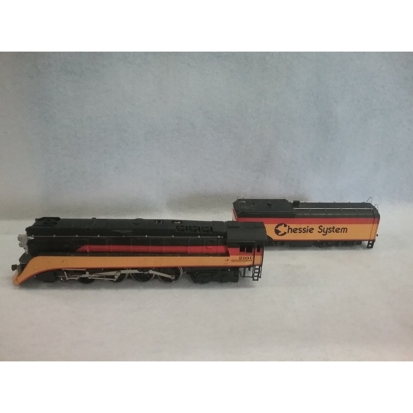 HO Scale Bachmann Chessie System GS4 Locomotive No.2101 And Tender