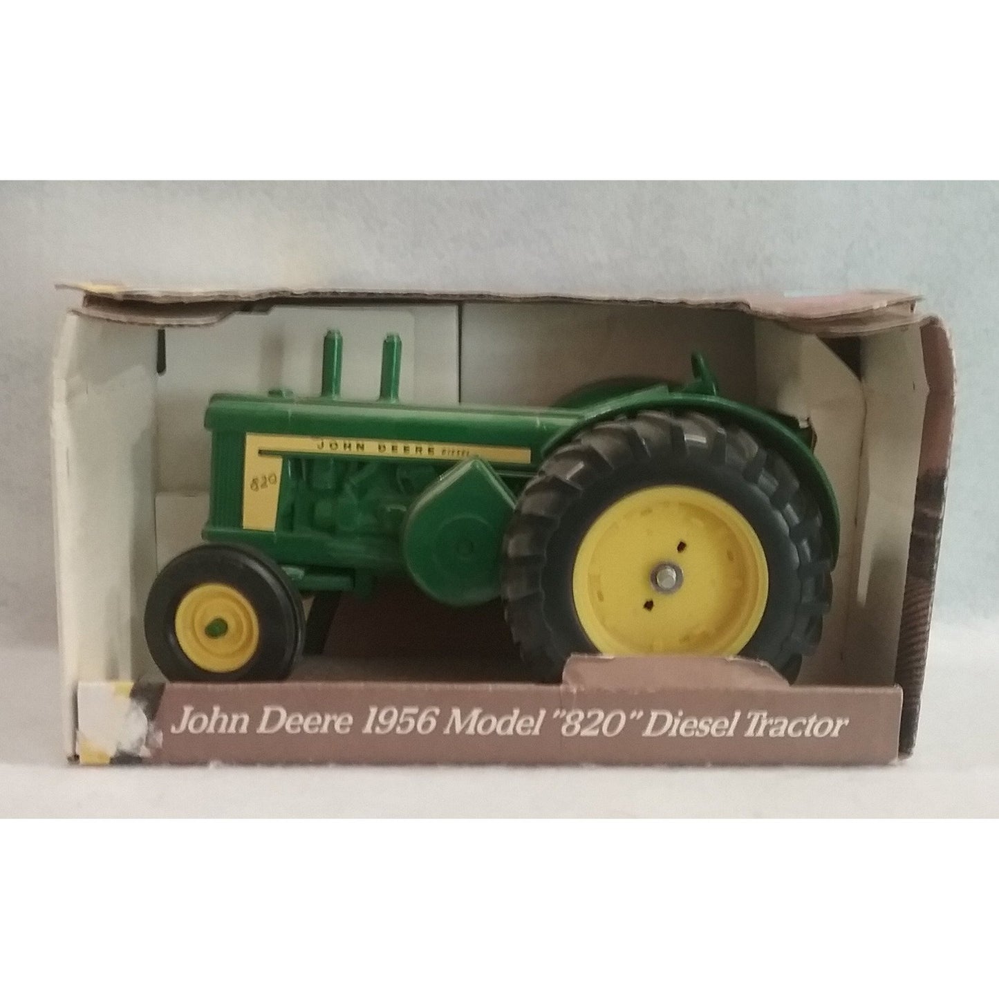 1/16 Scale ERTL No.5705 John Deere 1956 Model "820" Diesel Tractor