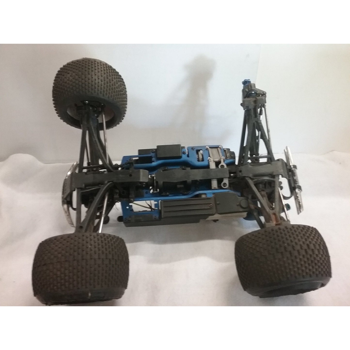 Traxxas Revo -Running / needs TLC
