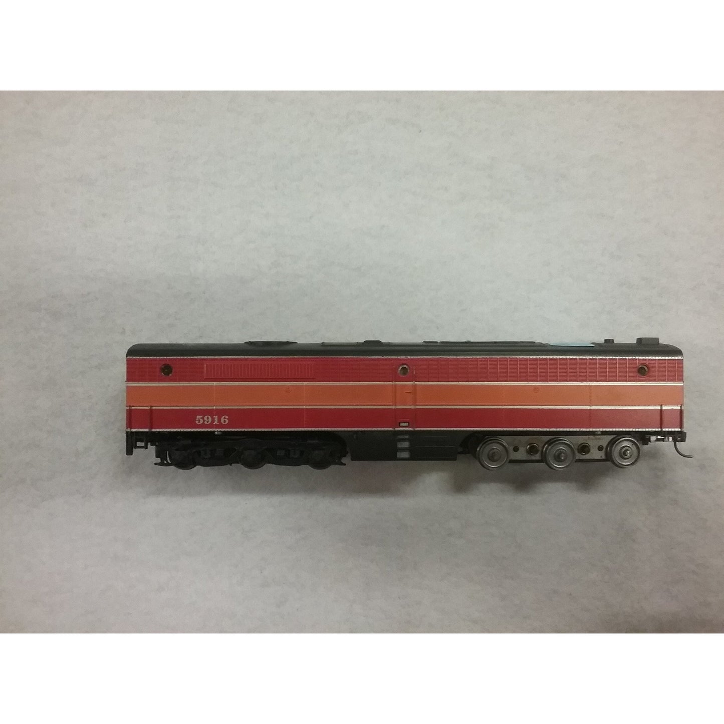 HO Scale Athearn Southern Pacific Daylight PB Unit No.5916 Powered