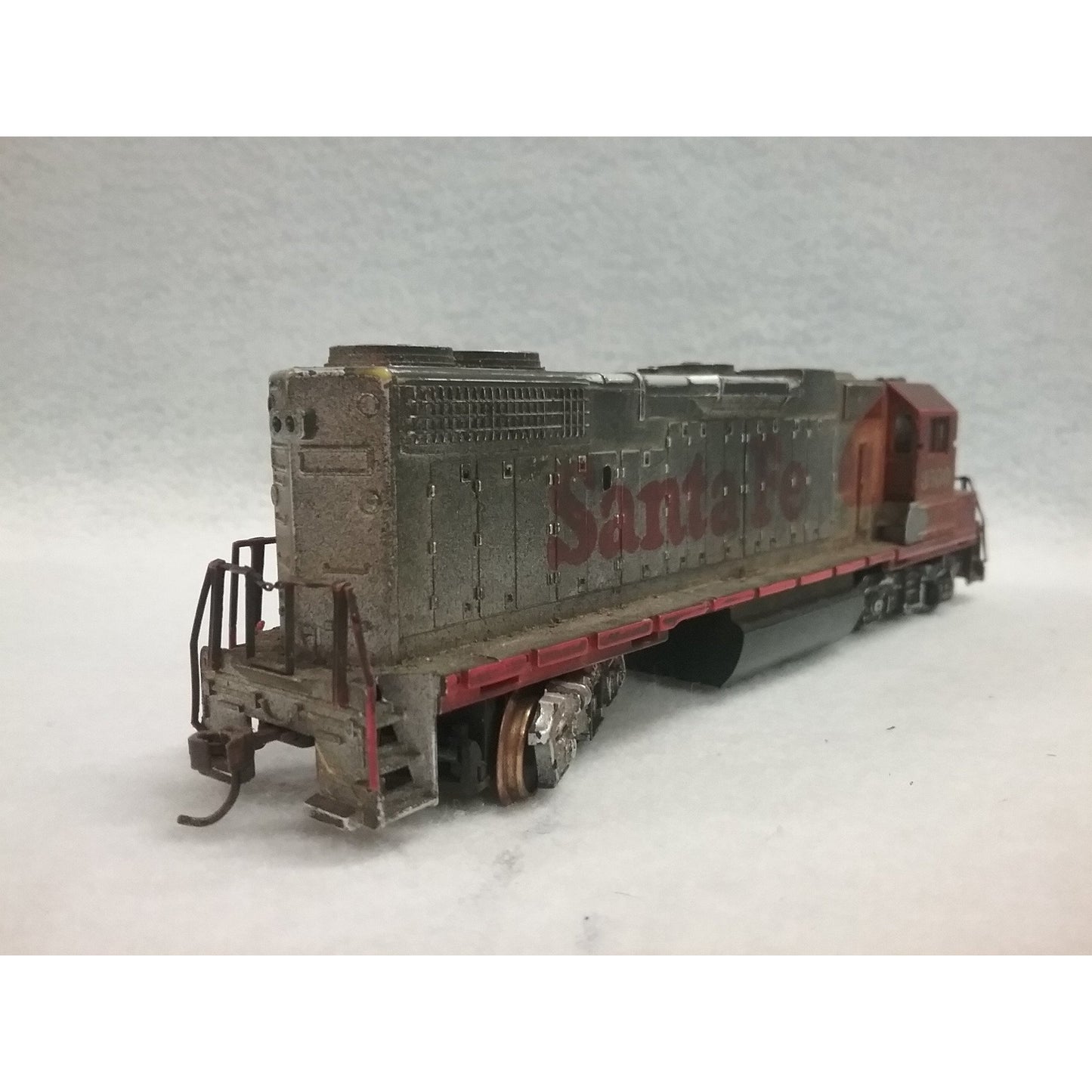 CLEARANCE-HO Scale GP-40 Santa Fe