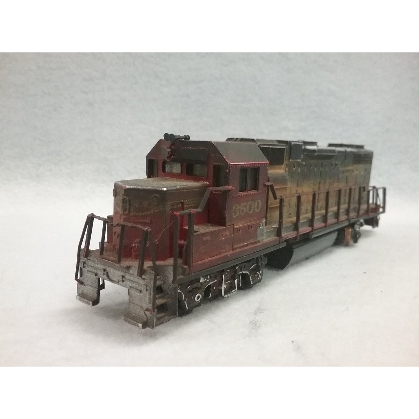 CLEARANCE-HO Scale GP-40 Santa Fe
