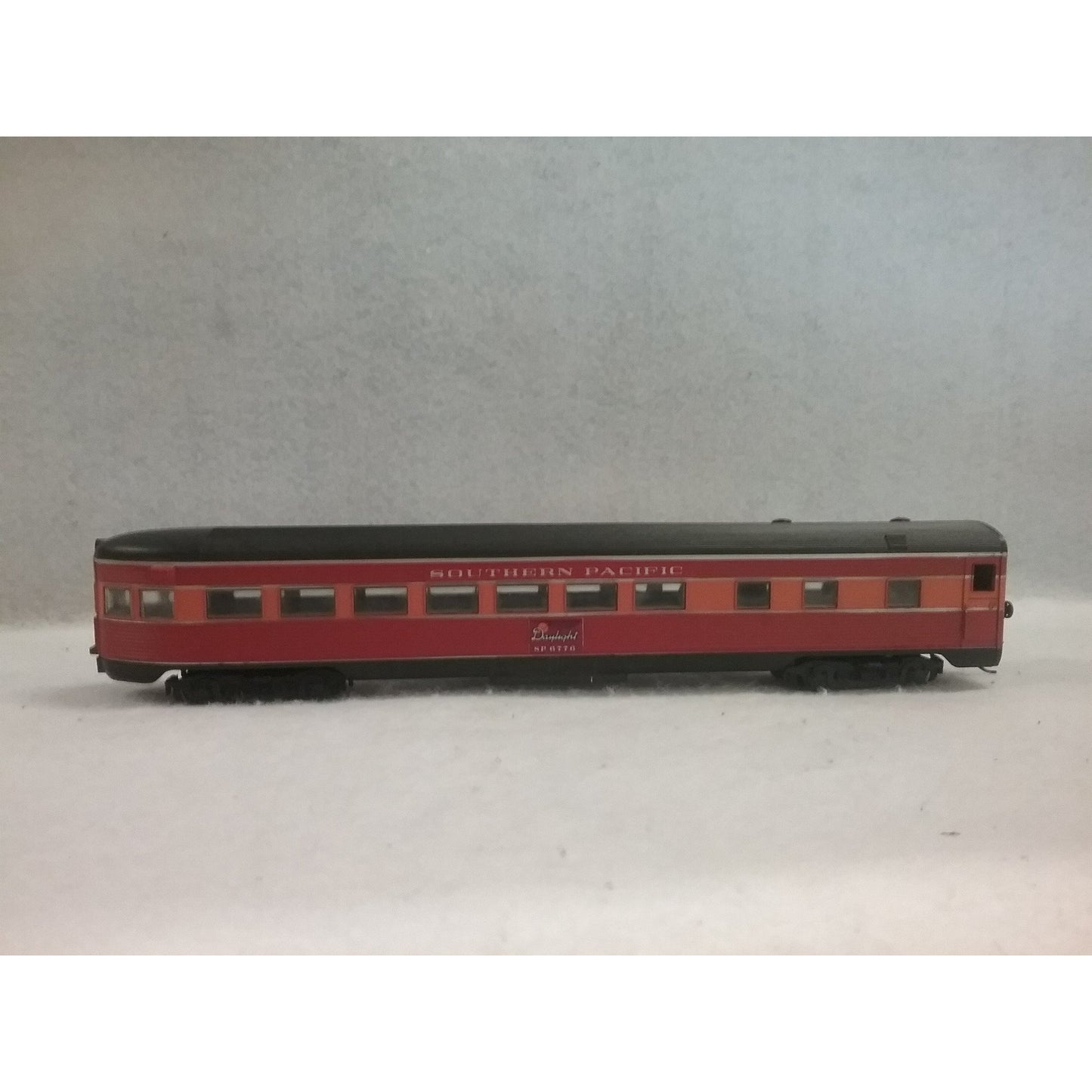 HO Scale Athearn Southern Pacific Daylight Observation Car No.6776