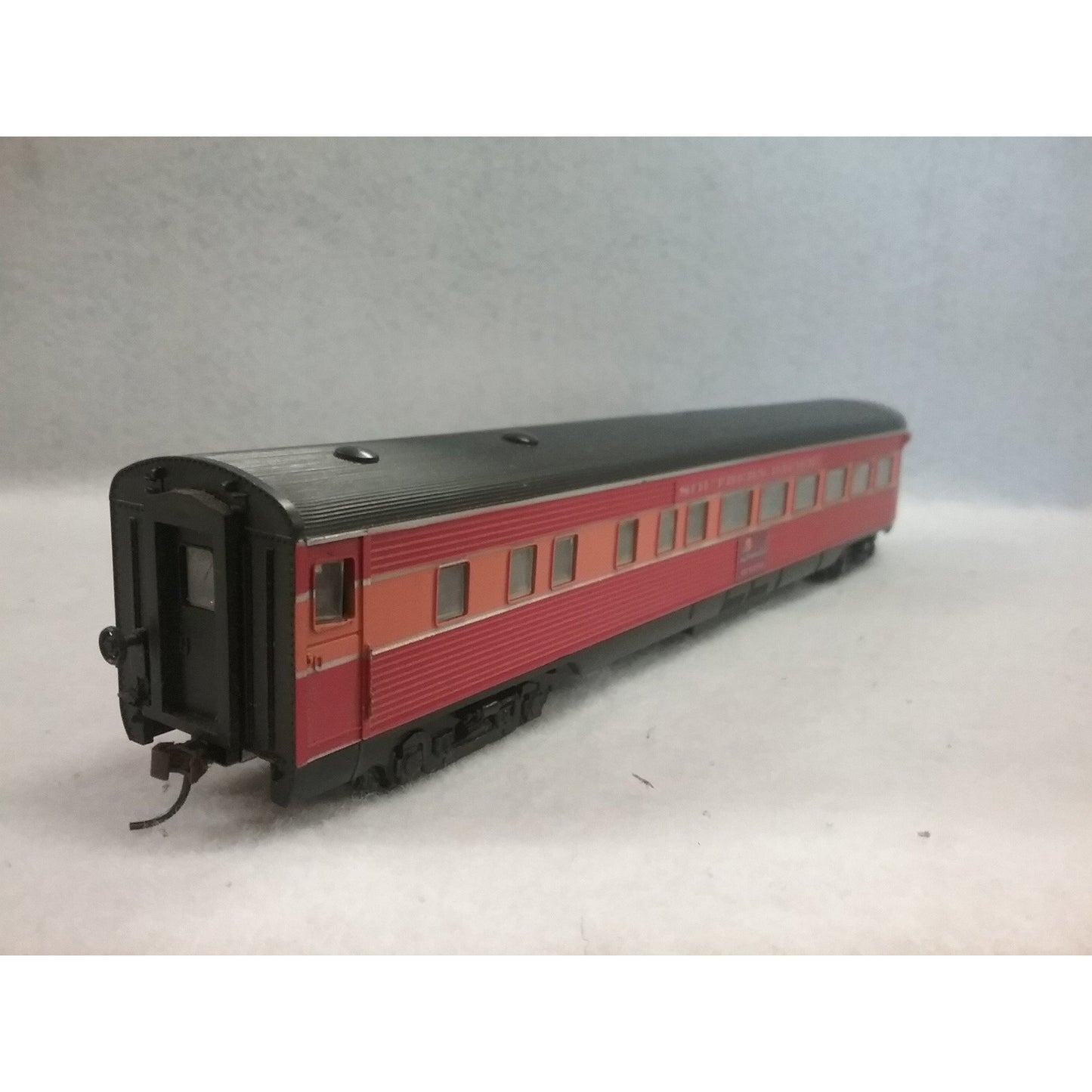 HO Scale Athearn Southern Pacific Daylight Observation Car No.6776