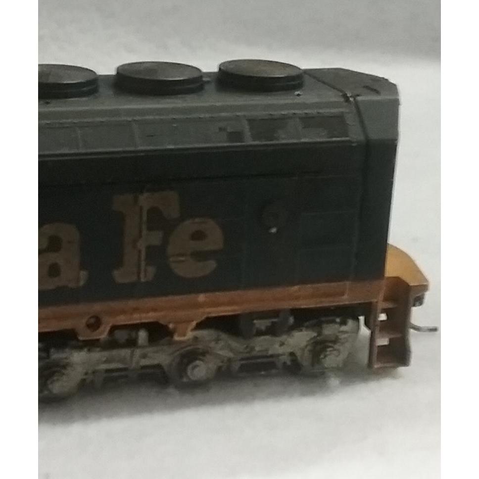 HO Scale Athearn Santa Fe Diesel Locomotive No.5903