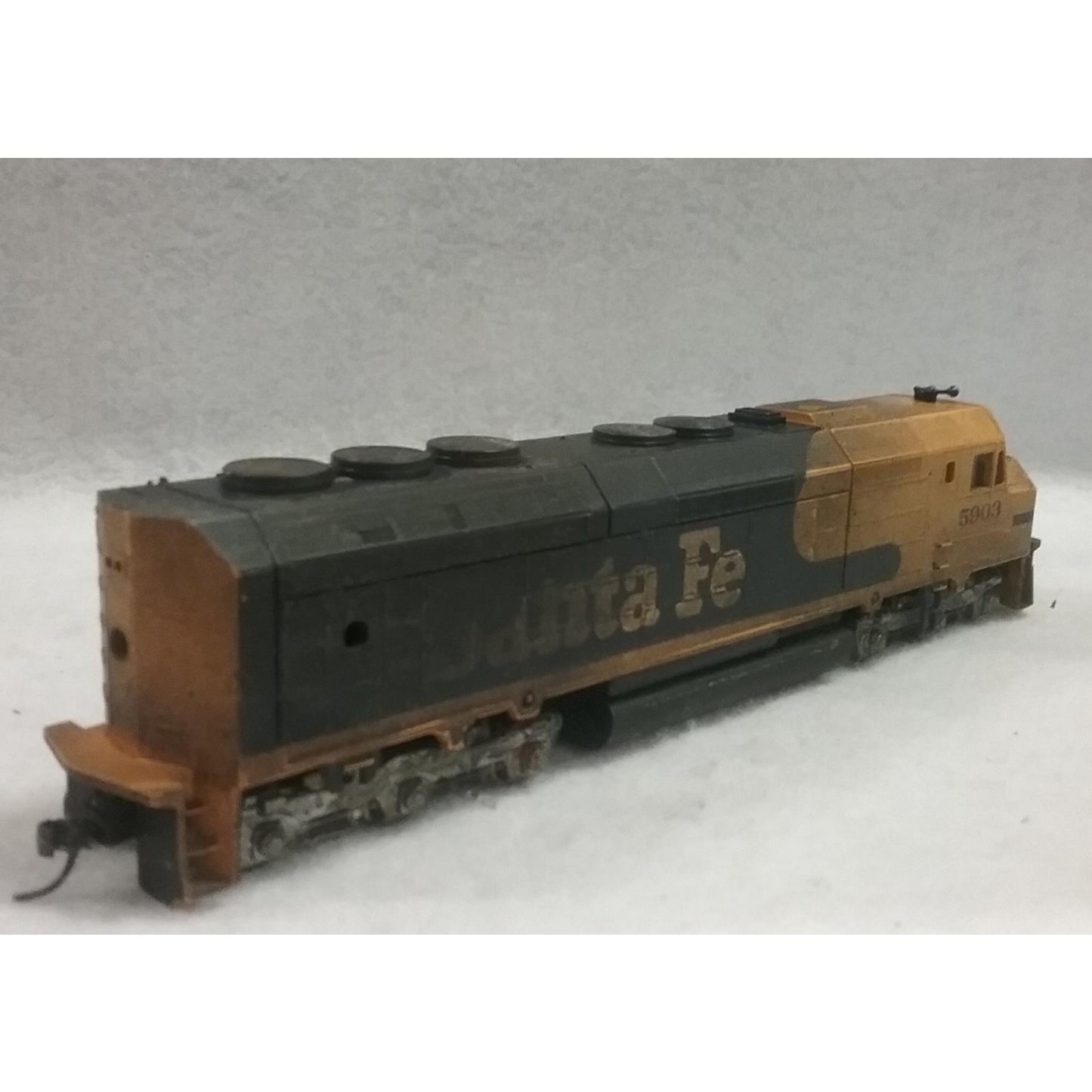 HO Scale Athearn Santa Fe Diesel Locomotive No.5903