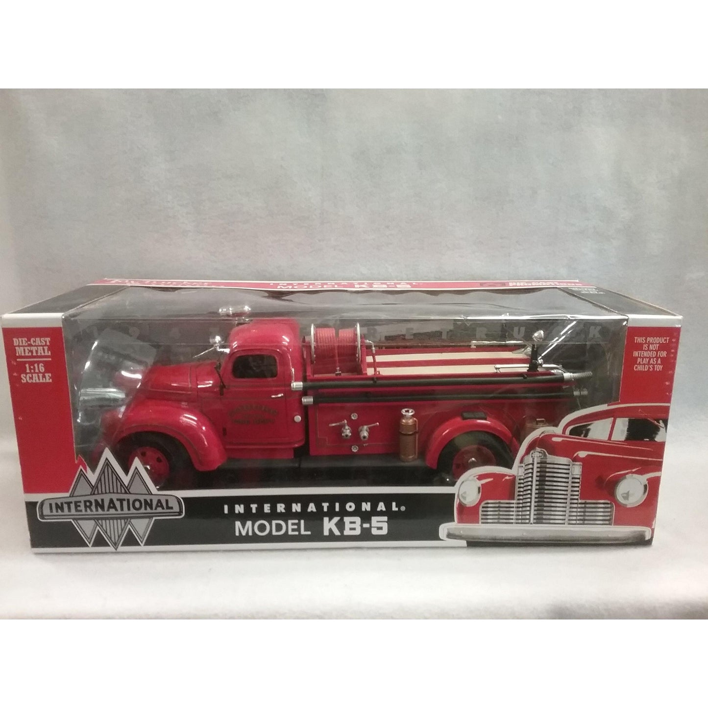 1/16 Scale Toy Trucker And Contractor No.40060 1947 International Firetruck