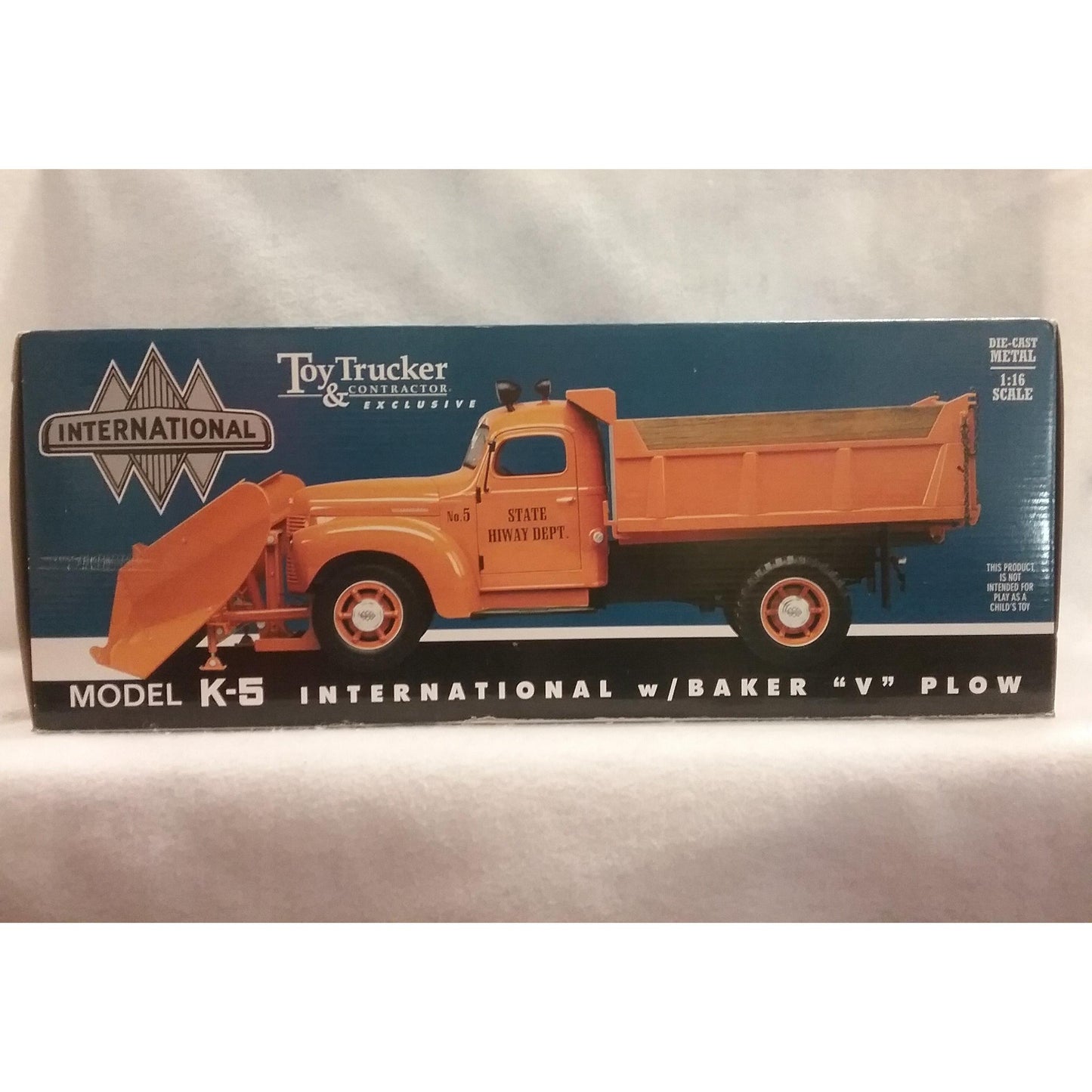 1/16 Scale Toy Trucker And Contractor No.40064 International Plow