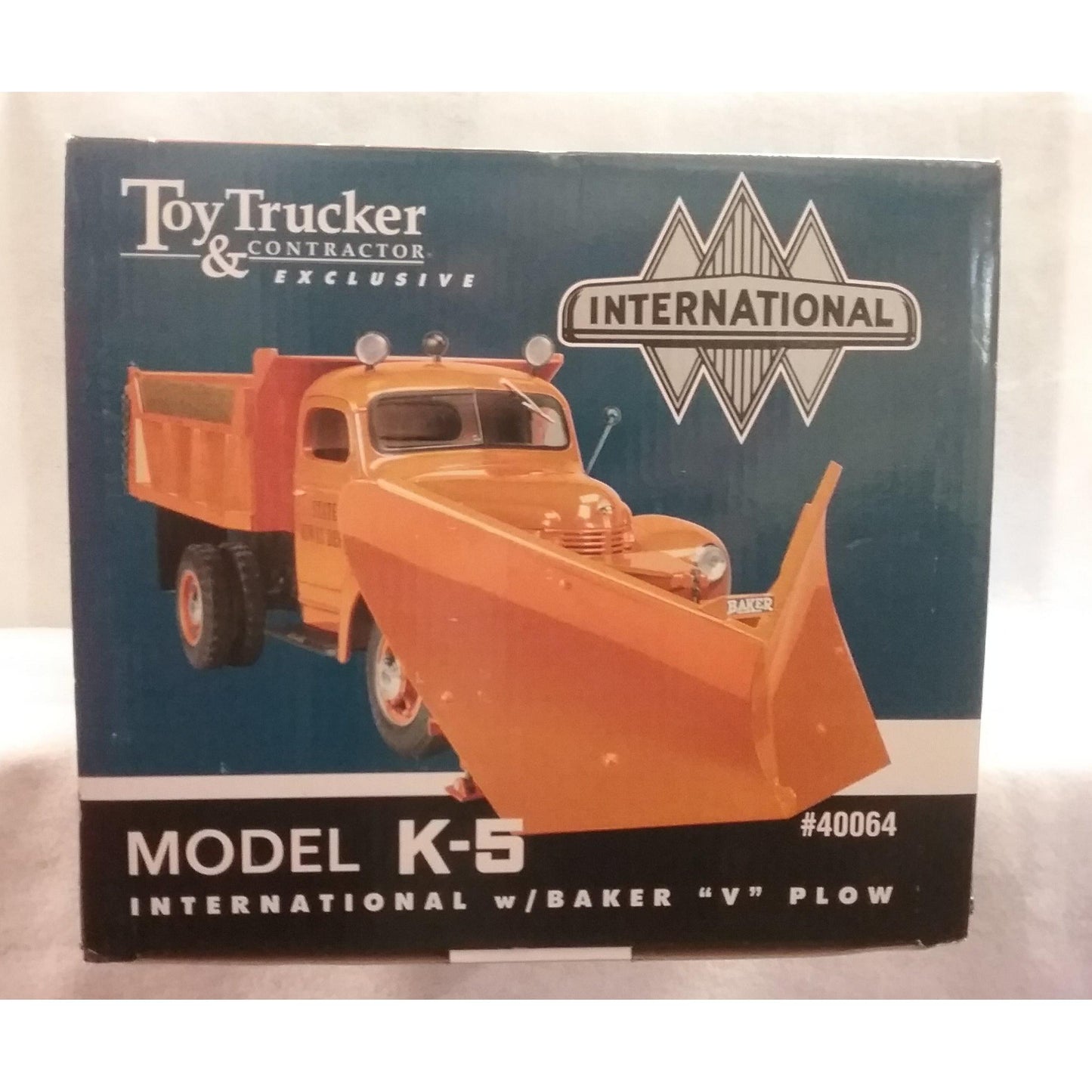 1/16 Scale Toy Trucker And Contractor No.40064 International Plow