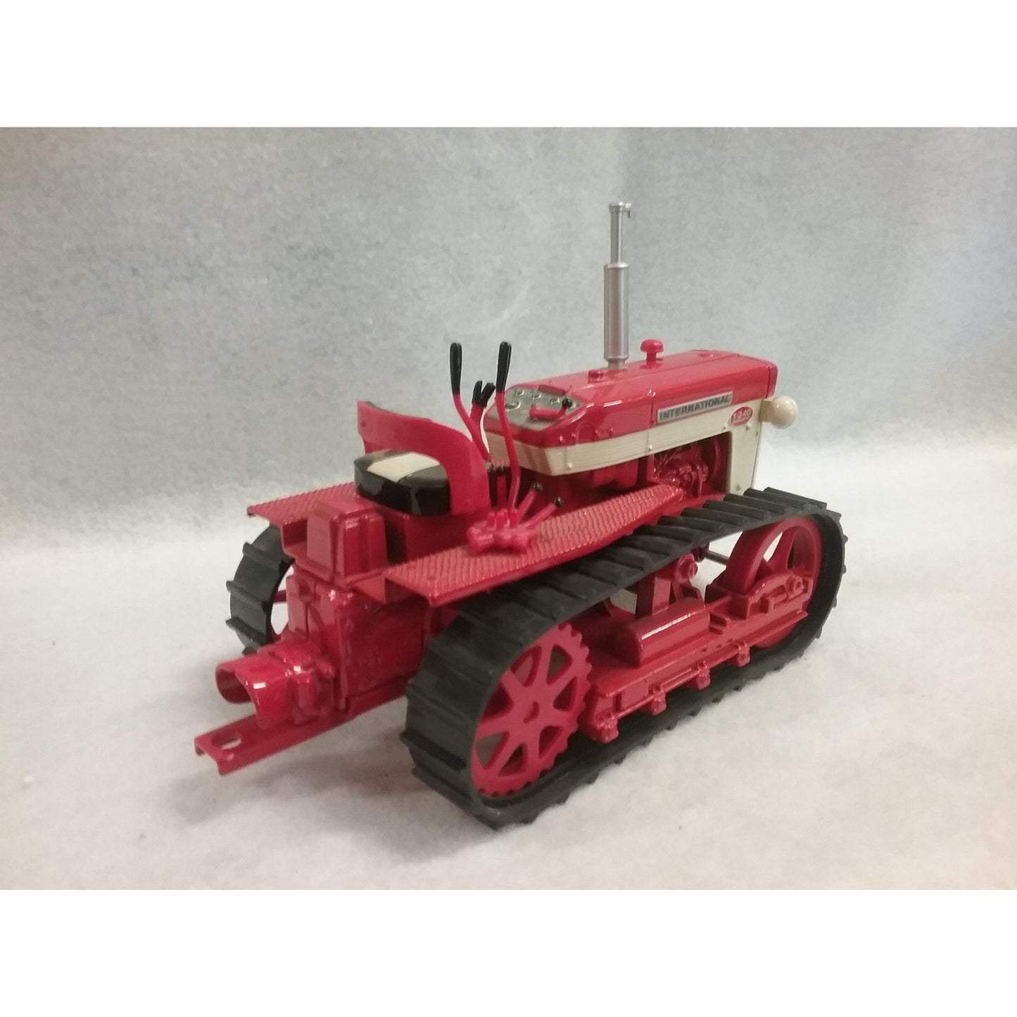 1/16 Scale ERTL No.4734  International T-340 Die Cast Tractor