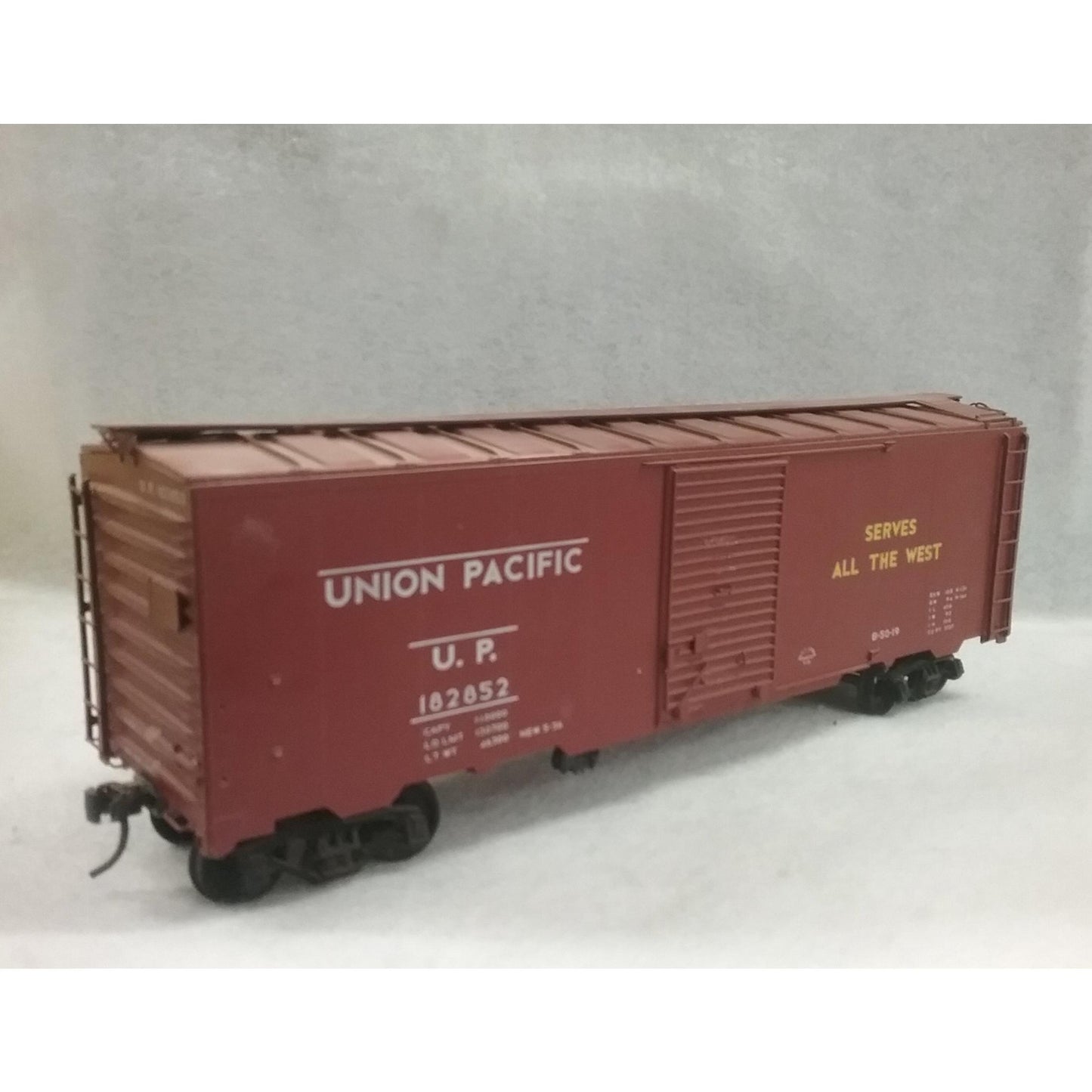 O Scale Intermountain 2 rail Union Pacific 40' Boxcar