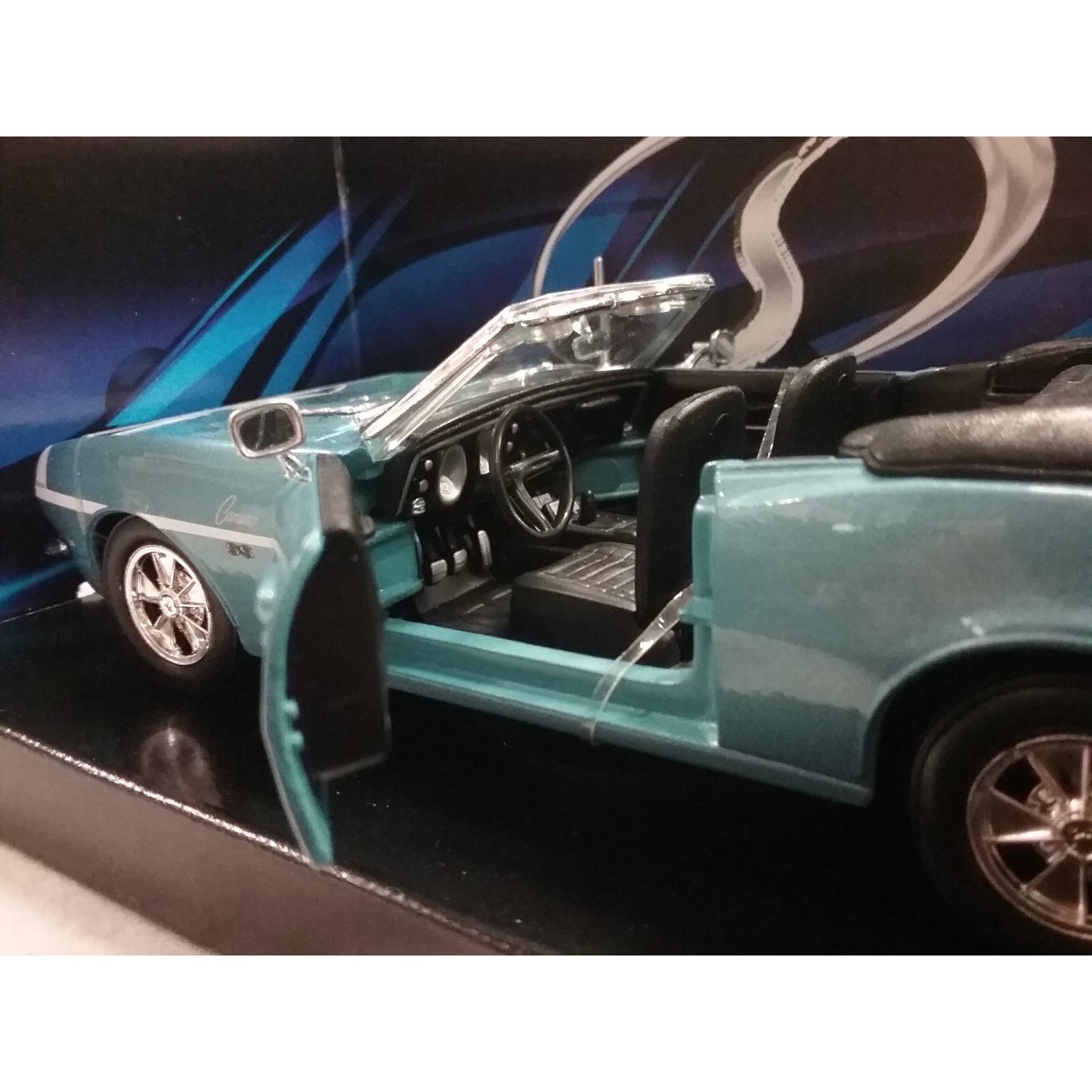 1/24 Scale Maisto No.31257  Die Cast 1968 Chevrolet Camaro SS 396 Convertible