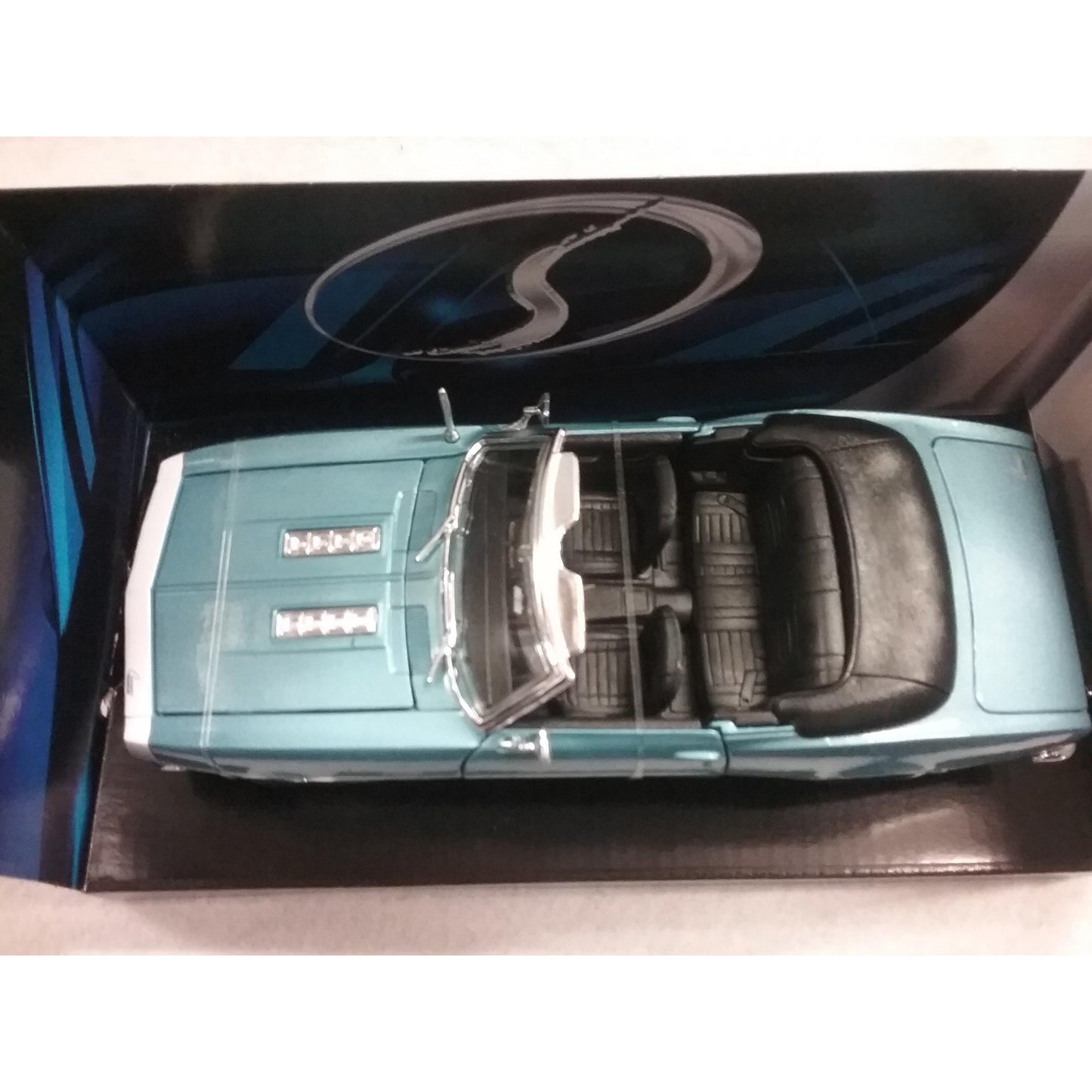 1/24 Scale Maisto No.31257  Die Cast 1968 Chevrolet Camaro SS 396 Convertible