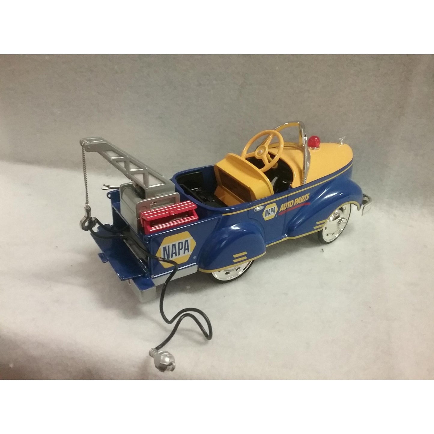 1/16 Scale NAPA 1940 Gendron Tow Truck Pedal Car Toy