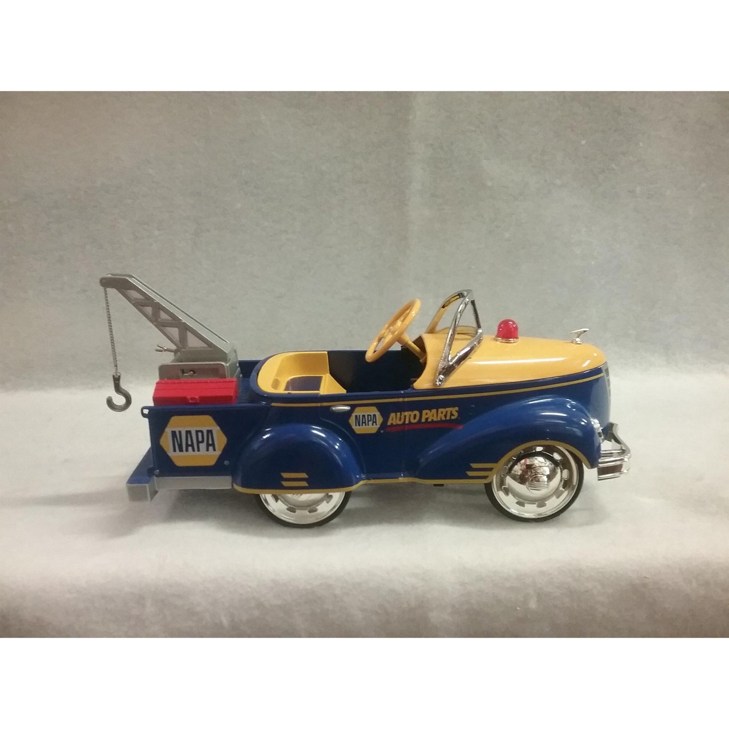 1/16 Scale NAPA 1940 Gendron Tow Truck Pedal Car Toy