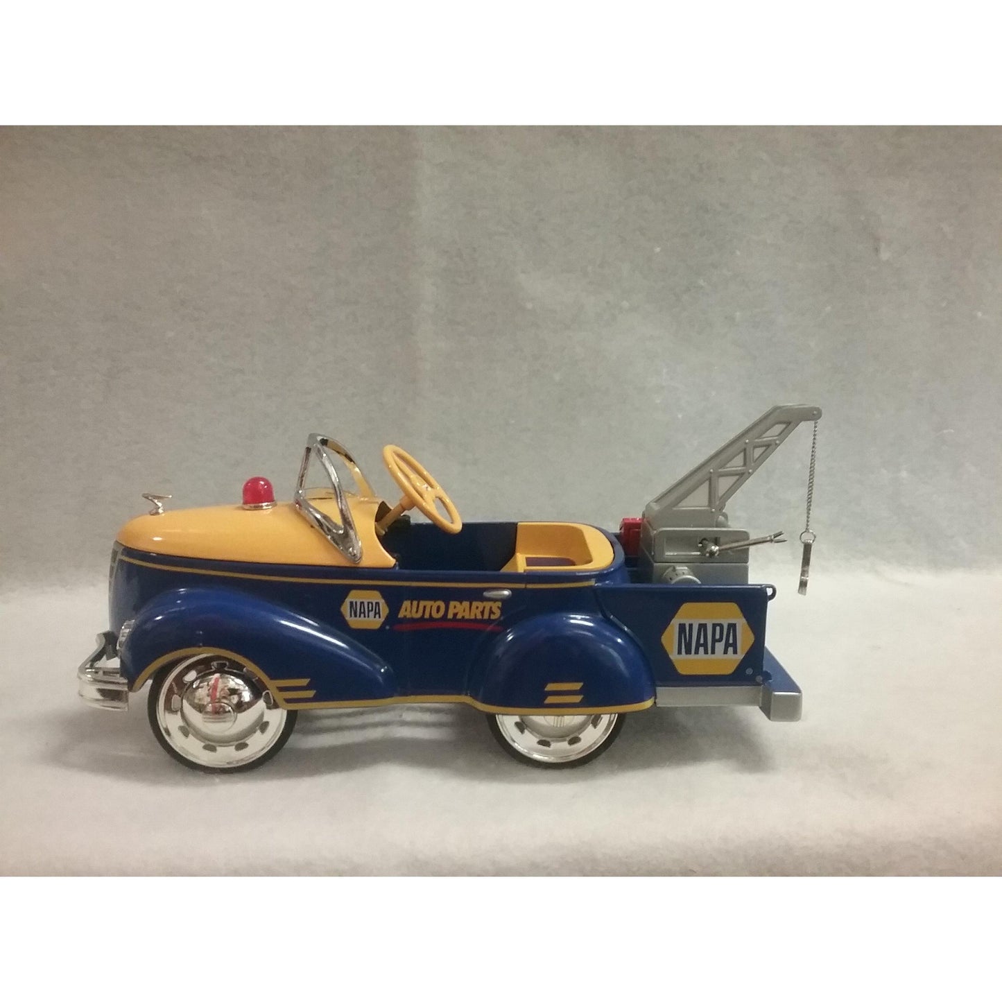 1/16 Scale NAPA 1940 Gendron Tow Truck Pedal Car Toy