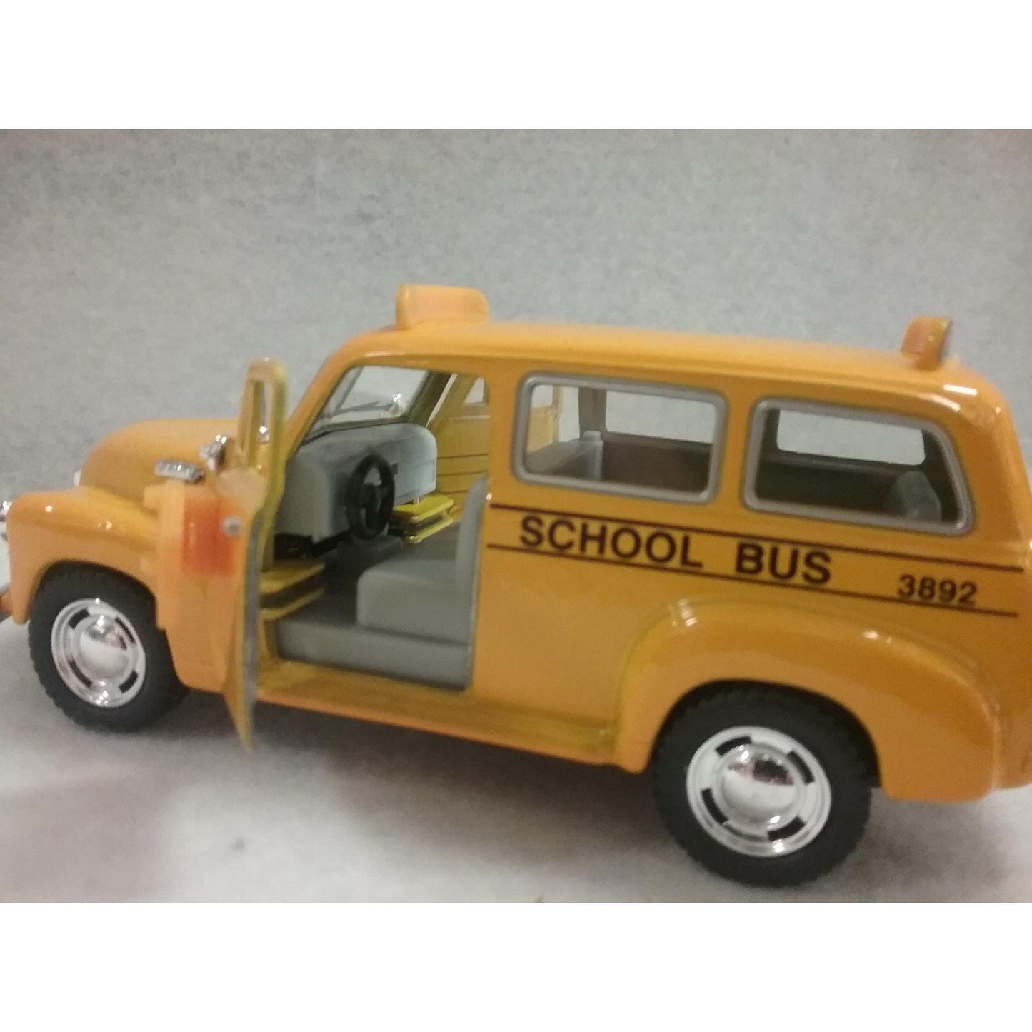 1/36 Scale Kinsmart  1950 Chevrolet Suburban Carryall