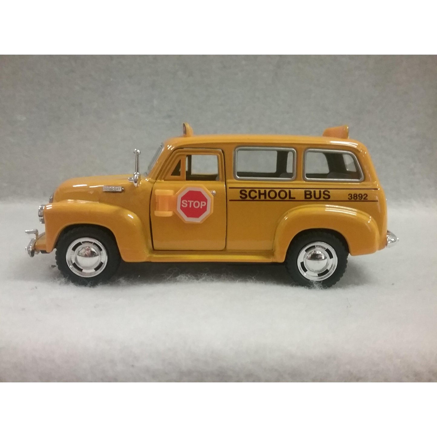 1/36 Scale Kinsmart  1950 Chevrolet Suburban Carryall