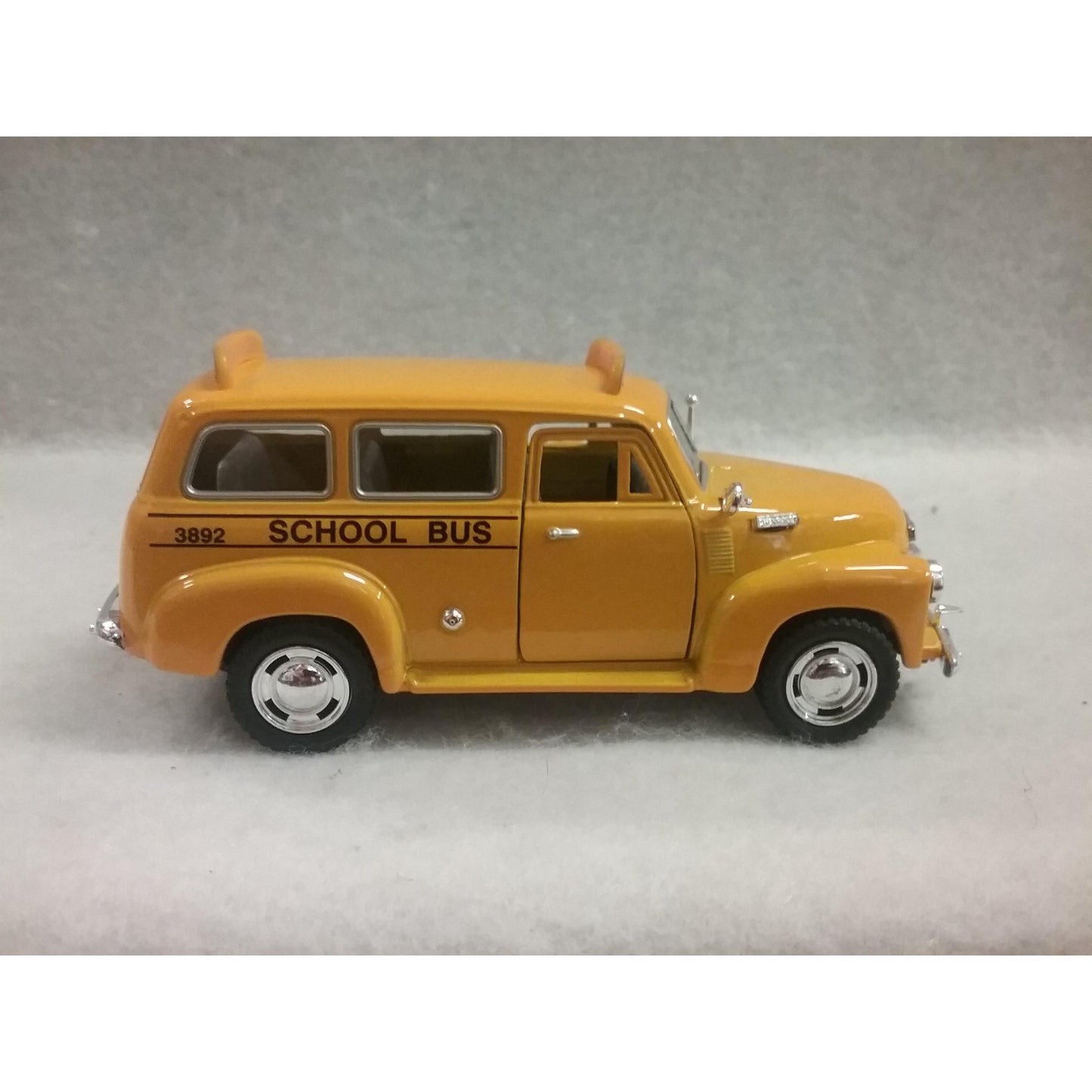 1/36 Scale Kinsmart  1950 Chevrolet Suburban Carryall