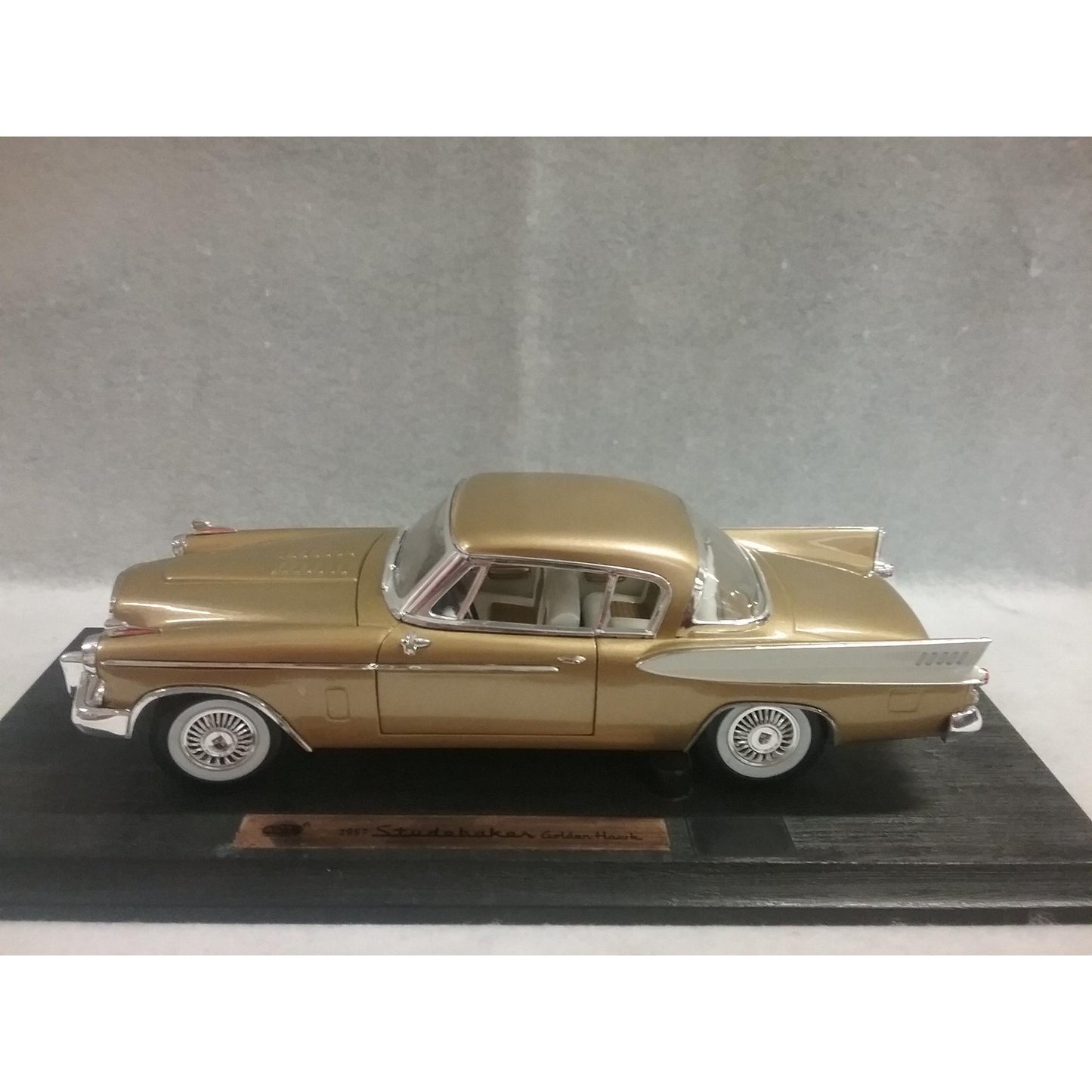 1/18 Scale Anson 1957 Studebaker Golden Hawk