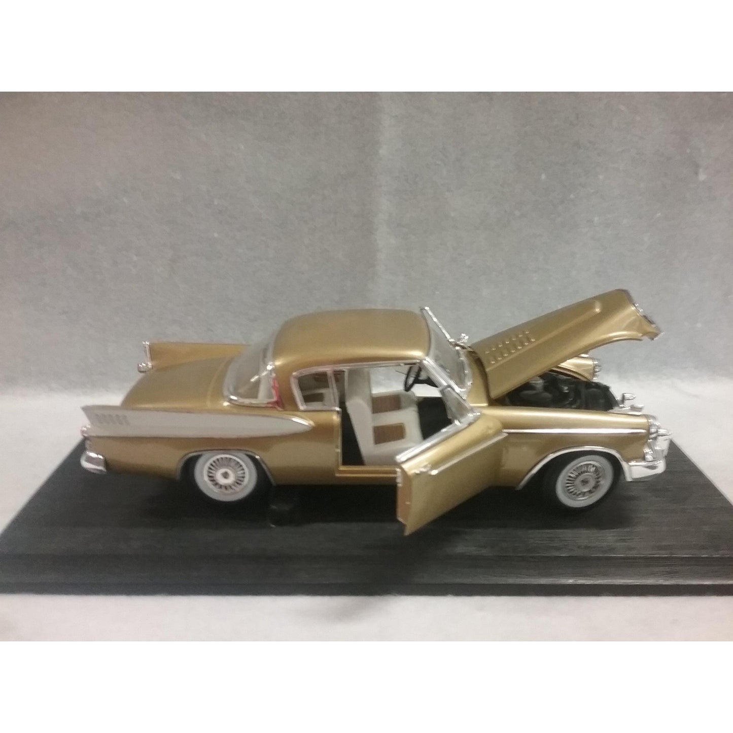 1/18 Scale Anson 1957 Studebaker Golden Hawk