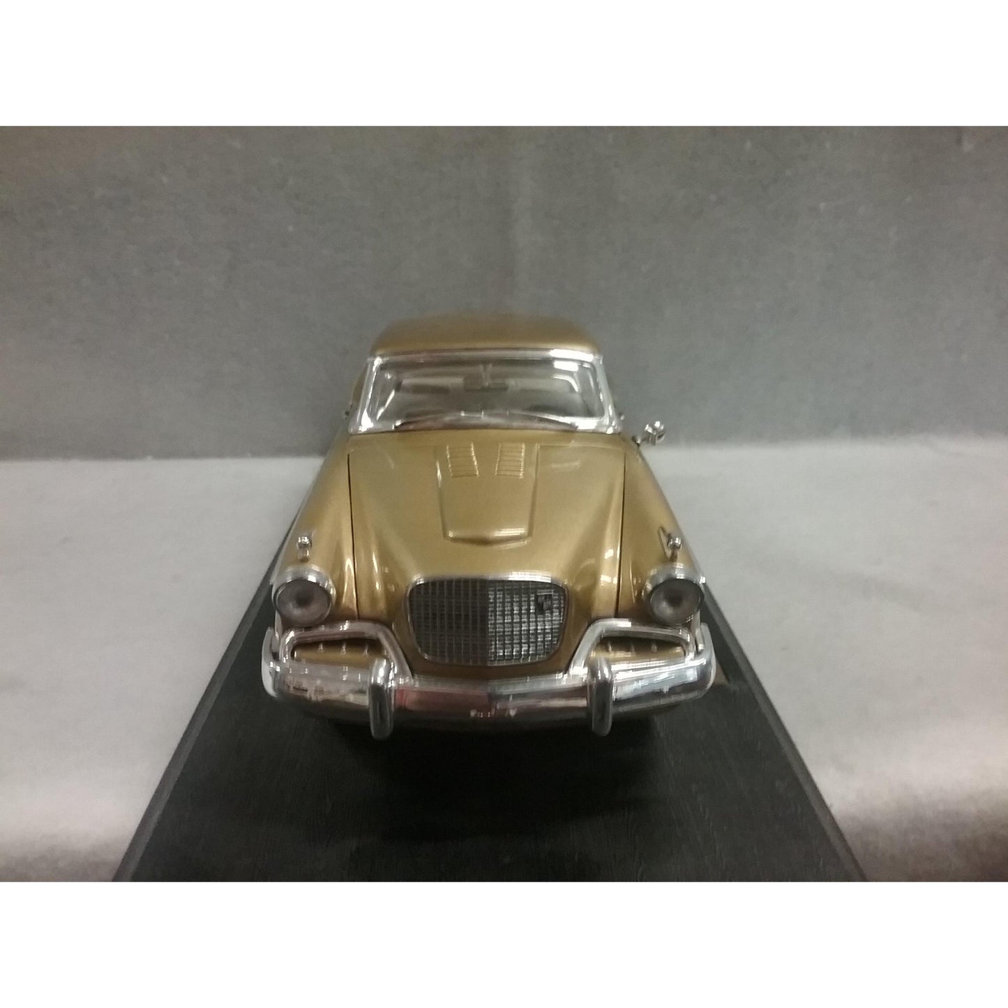 1/18 Scale Anson 1957 Studebaker Golden Hawk