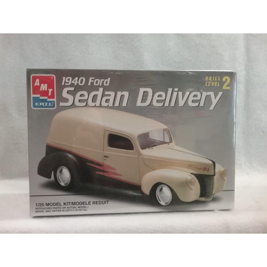 1/25 Scale AMT ERTL No.8215  1940 Ford Sedan Delivery