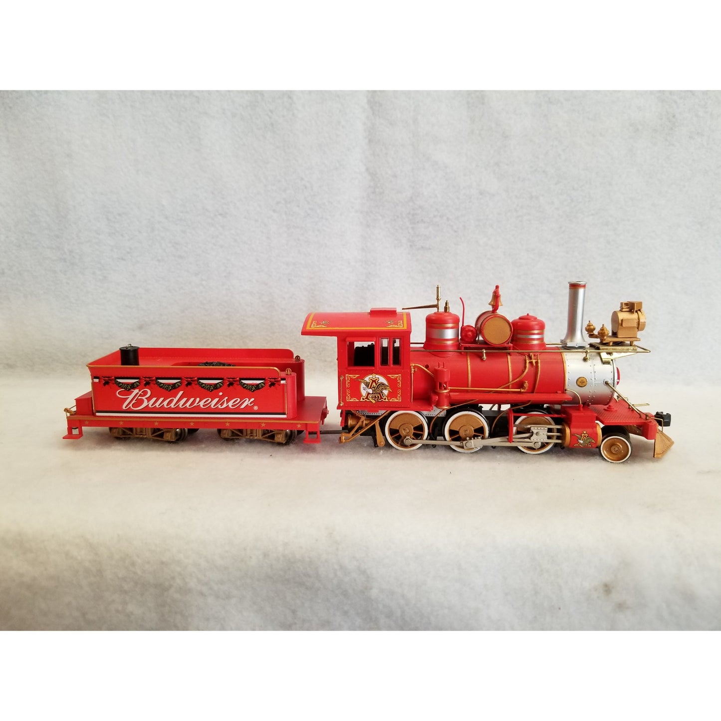 On30 Scale  Bachmann, Hawthorne Village  Budweiser Train Set