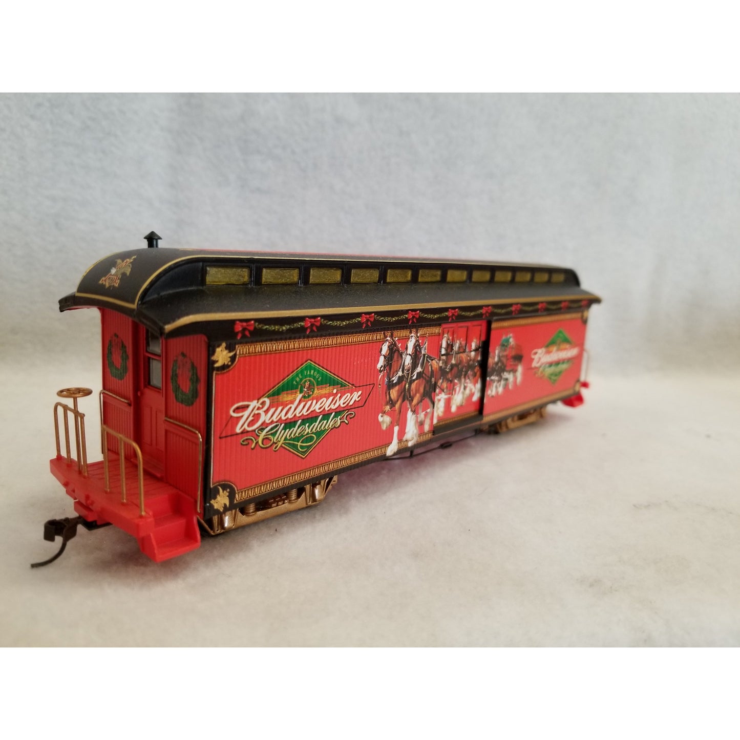 On30 Scale  Bachmann, Hawthorne Village  Budweiser Train Set