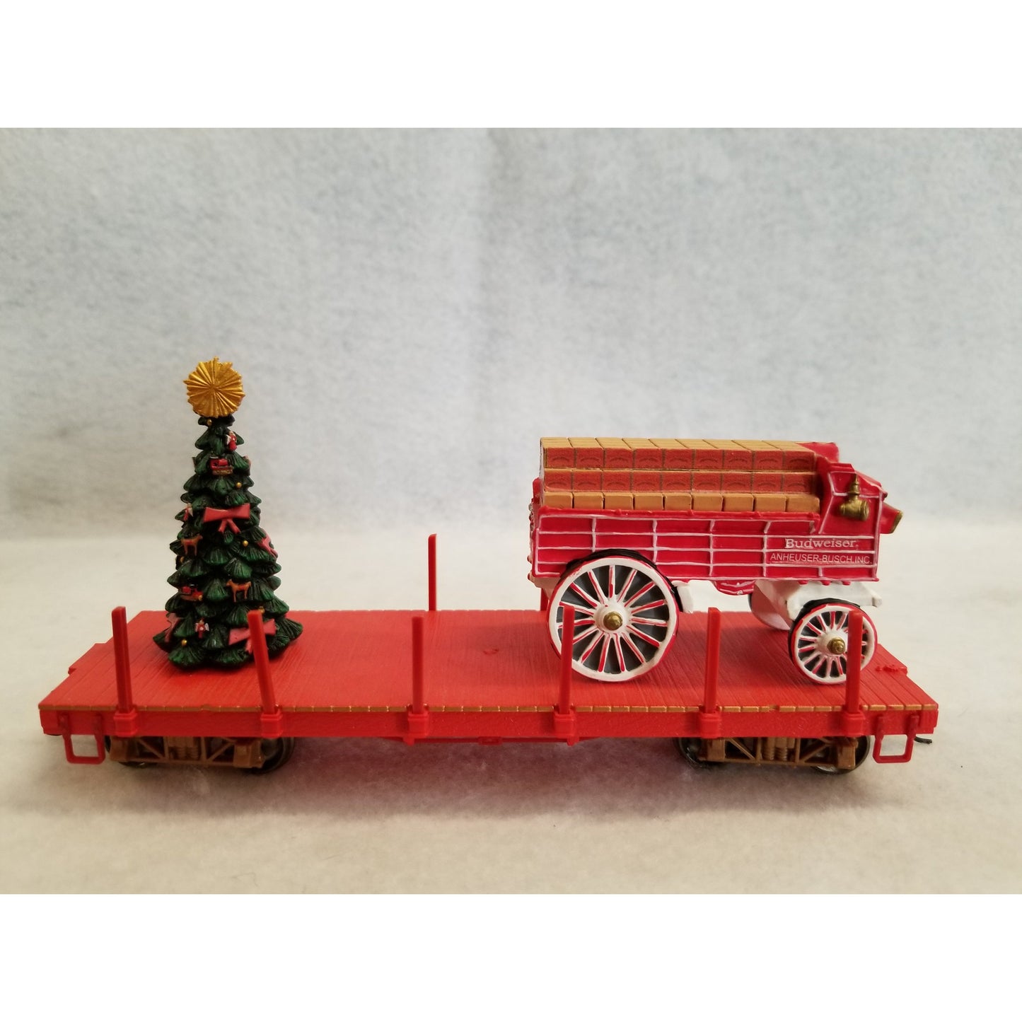 On30 Scale  Bachmann, Hawthorne Village  Budweiser Train Set